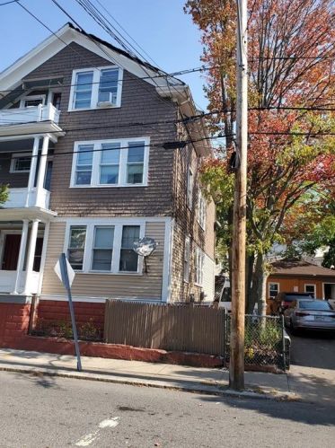 83 Pekin St, Providence, RI 02908-3756