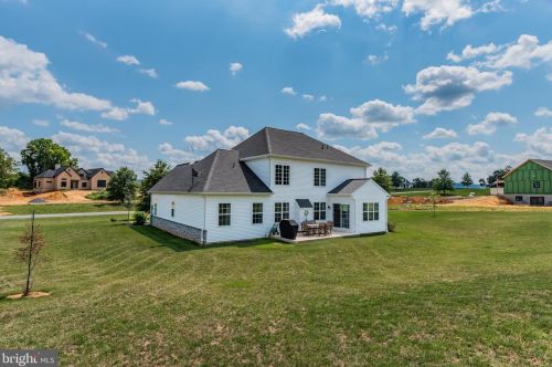 4 Peyton Dr, Carlisle PA  17015-8548 exterior