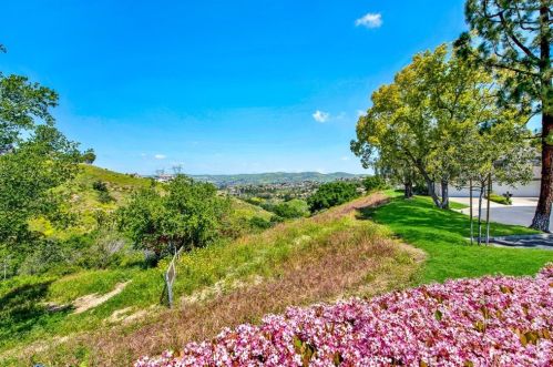 7351 Singingwood Dr, Anaheim, CA 92808-1700