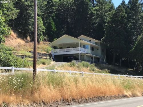 18057 Tyee Rd, Umpqua OR  97486-9729 exterior