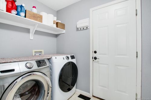 21984 Oxford Pl, Denver CO 80014-5137 exterior