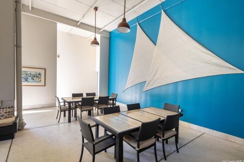 1645 Ala Wai Blvd, Honolulu HI  96815-1065 exterior