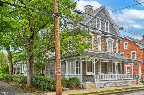 263 Walnut St, Carlisle PA  17013-3735 exterior