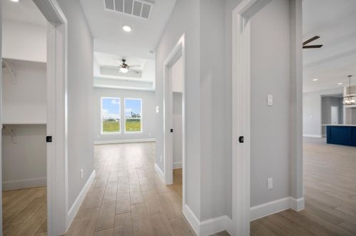 620 Longhorn Trl, Angleton TX 77515-9623 exterior