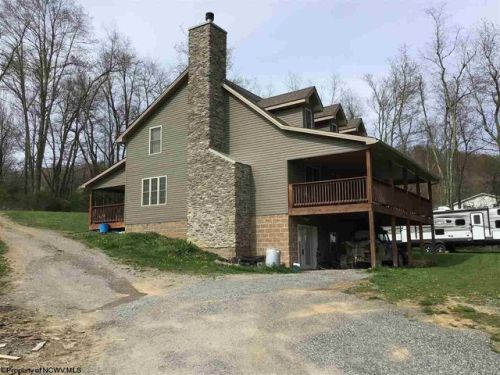 69 Judson St, Belington, WV 26250-8162