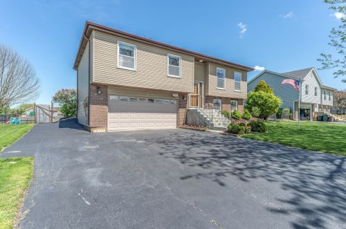 19757 Glasgow Dr, Frankfort, IL 60423-8807