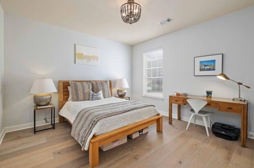 7904 Crandall Rd, Austin TX  78739-1910 exterior