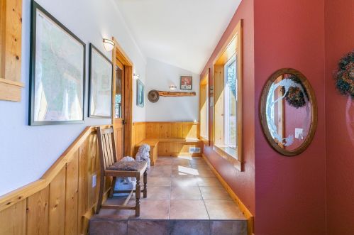 16585 Robertson Rd, Truckee, CA 96161-2654