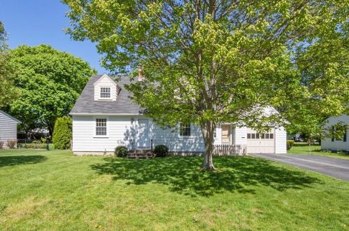 95 Greenmeadow Cir, North Kingstown, RI 02852-2023