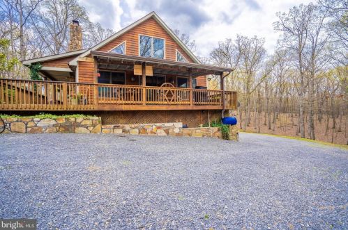 892 Cannon Dr, Berkeley Springs, WV 25411-5849