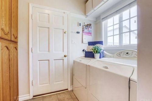 1527 Riviera Dr, Santa Ana CA 92706-1850 exterior