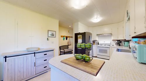 78 Fluker St, Thomaston, ME 04861-3448