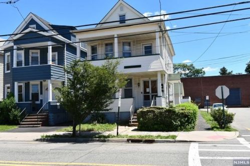 98 Palisade Ave, Outwater, NJ 07026-3013