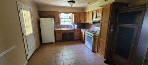 1635 Ridgeview Dr, Conyers, GA 30012-4001