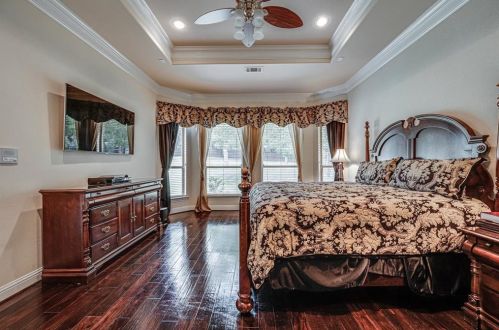 2221 Southern Oaks Dr, Cedar Hill TX 75104-6414 exterior