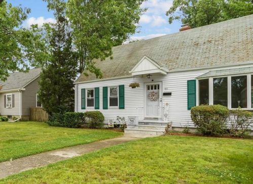 44 Lincoln Ave, Warwick, RI 02888-5954