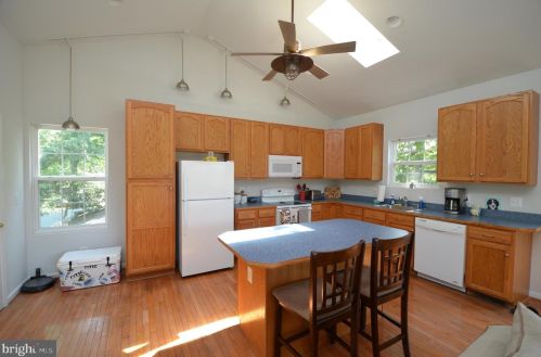 1501 Washington Rd, Shady Side MD  20764-3205 exterior