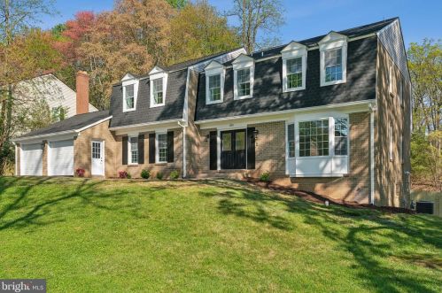 2600 Mountain Laurel Pl, Herndon, VA 20191-2118