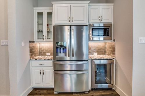 401 Templeton Dr, Fort Worth TX  76107-2252 exterior