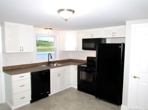 859 Bunker Hill Ave, Waterbury, CT 06708-1530