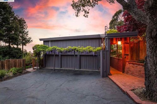 2768 Pineridge Rd, Hayward, CA 94546-2704