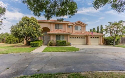 12831 Gleason Dr, Madera, CA 93636-8565