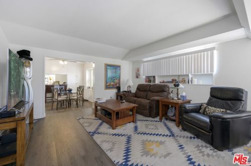 2515 Manhattan Ave, Montrose, CA 91020-2004