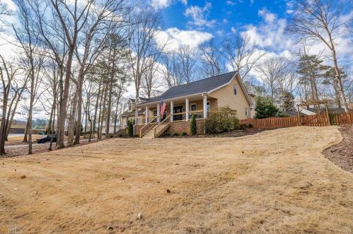 6 Club Dr, Newnan, GA 30263-3301
