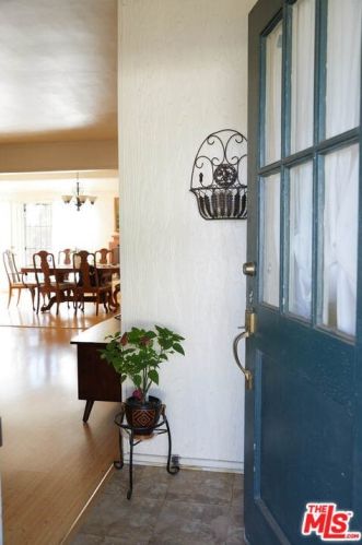 7407 Jellico Ave, Van Nuys, CA 91406-2327