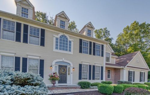 8 Chelsea Ct, Middletown, CT 06457-7537