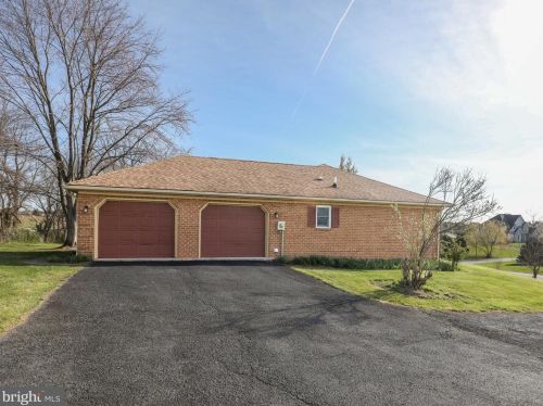 384 Stephen Ln, Charles Town, WV 25414-4134