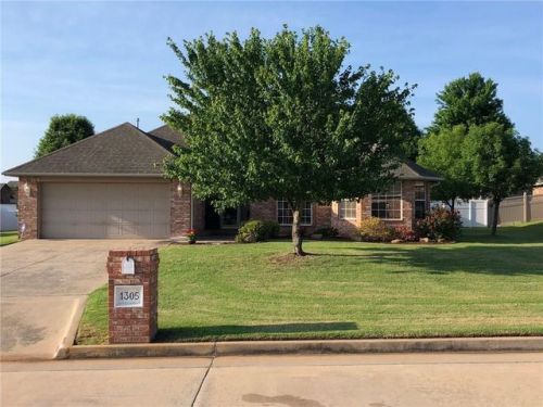 1305 Camelot Ct, Shawnee, OK 74804-2328