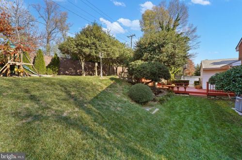 7918 Jansen Dr, Springfield VA  22152-2411 exterior