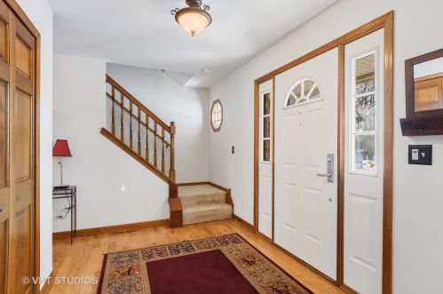 2688 Copperfield Dr, Naperville, IL 60565-4325