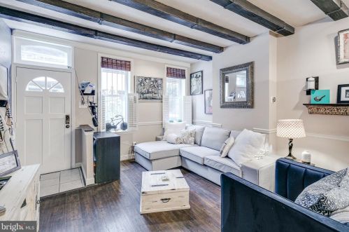 1718 Kater St, Philadelphia, PA 19146-1540