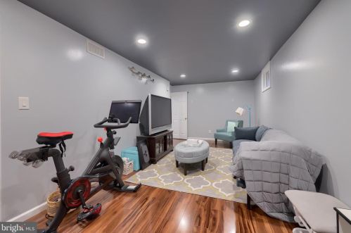 230 Parklawn Ct, Lancaster PA  17601-2660 exterior