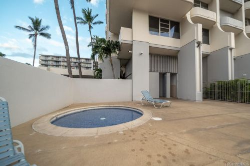 2825 King St, Honolulu HI  96826-3563 exterior