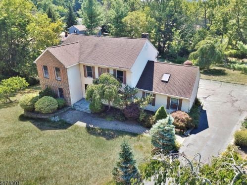 1 Lower Overlook Rd, Gillette, NJ 07933-1507