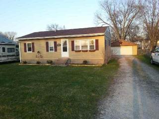618 6th St, Cleveland, IL 61241-9799