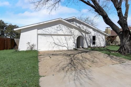 2109 Via Del Norte, Carrollton TX 75006-4521 exterior