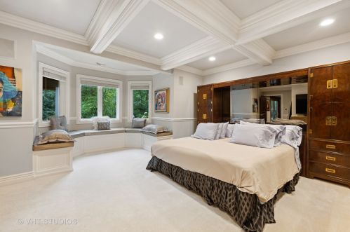 9301 Falling Waters Dr, Willowbrook IL  60527-0718 exterior