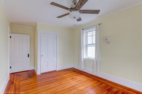 28 Rhode Island Ave, Middletown RI  02840-2607 exterior