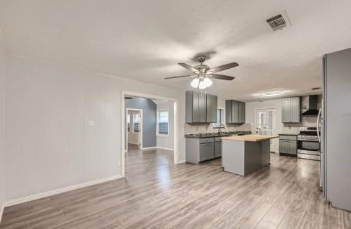 1307 Beech Dr, Conroe TX  77385-9710 exterior