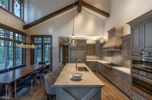 9654 Dunsmuir Way, Truckee CA  96161-4268 exterior