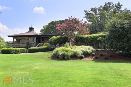 56 Cantey Pl, Atlanta GA  30327-4082 exterior