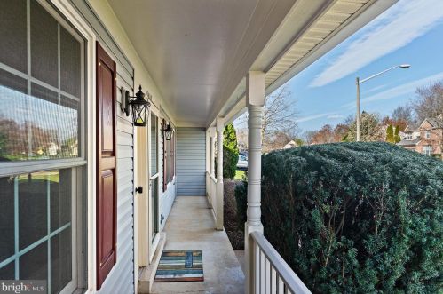 9430 Weathersfield Dr, Bristow, VA 20136-1716