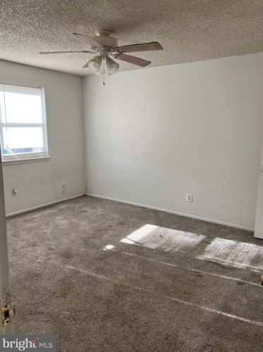 26 Florence Tollgate Pl, Florence, NJ 08518-3111