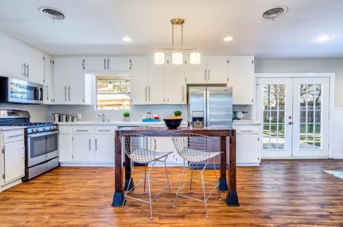 1602 Ashberry Dr, Austin TX  78723-1106 exterior
