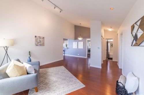 2450 Aha Aina Pl, Honolulu HI  96821-1047 exterior