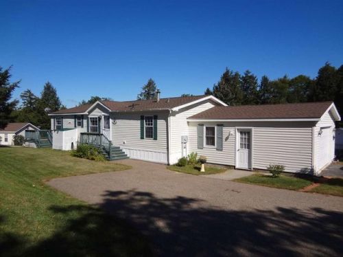241 Wellington Dr, Laconia, NH 03246-1372